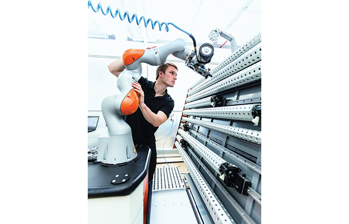 KUKA dynamise la 4ème révolution industrielle