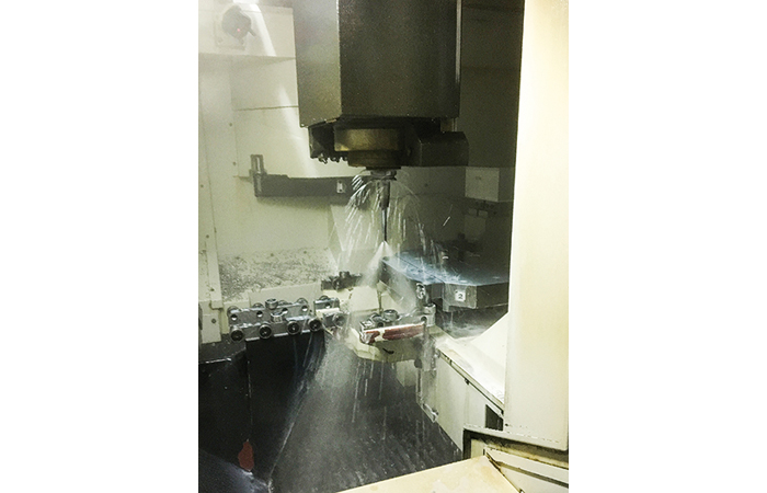 Un alésoir à trous d’huile qui évite « l’effet parapluie »
