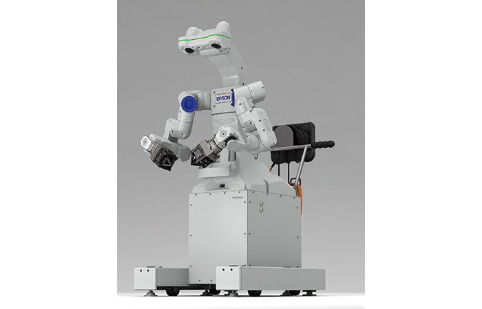 Un robot à deux bras qui voit, détecte, pense et travaille
