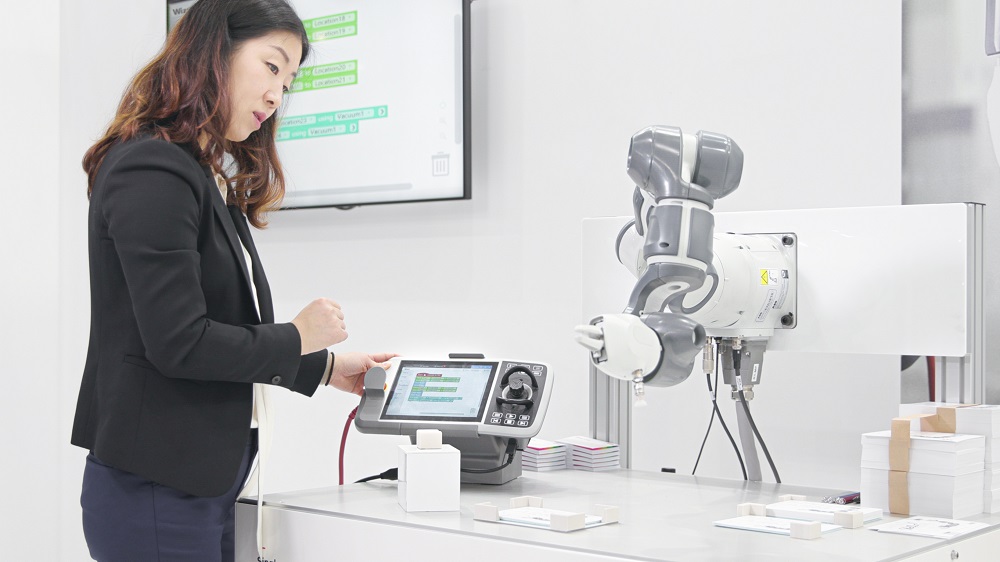 ABB rend la programmation de robots intuitive