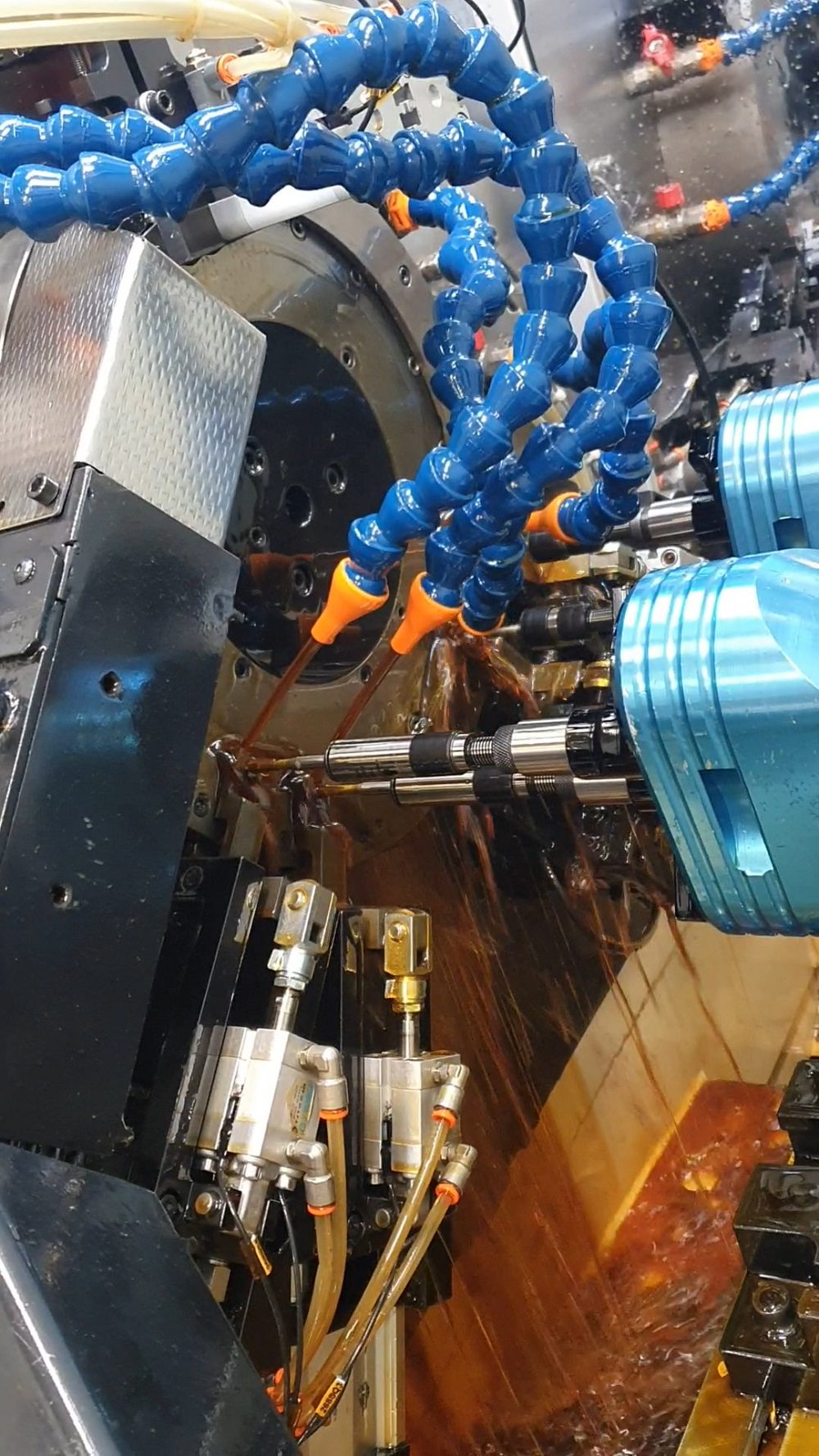 Deux huiles pour les aciers à faible usinabilité