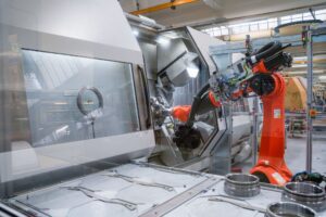 En matière d’automatisation, Schaeffler Aerospace déploie le chargement robotisé sur ses machines-outils WFL.