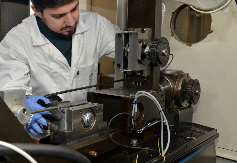 Observer l’usure des matériaux en conditions accélérées