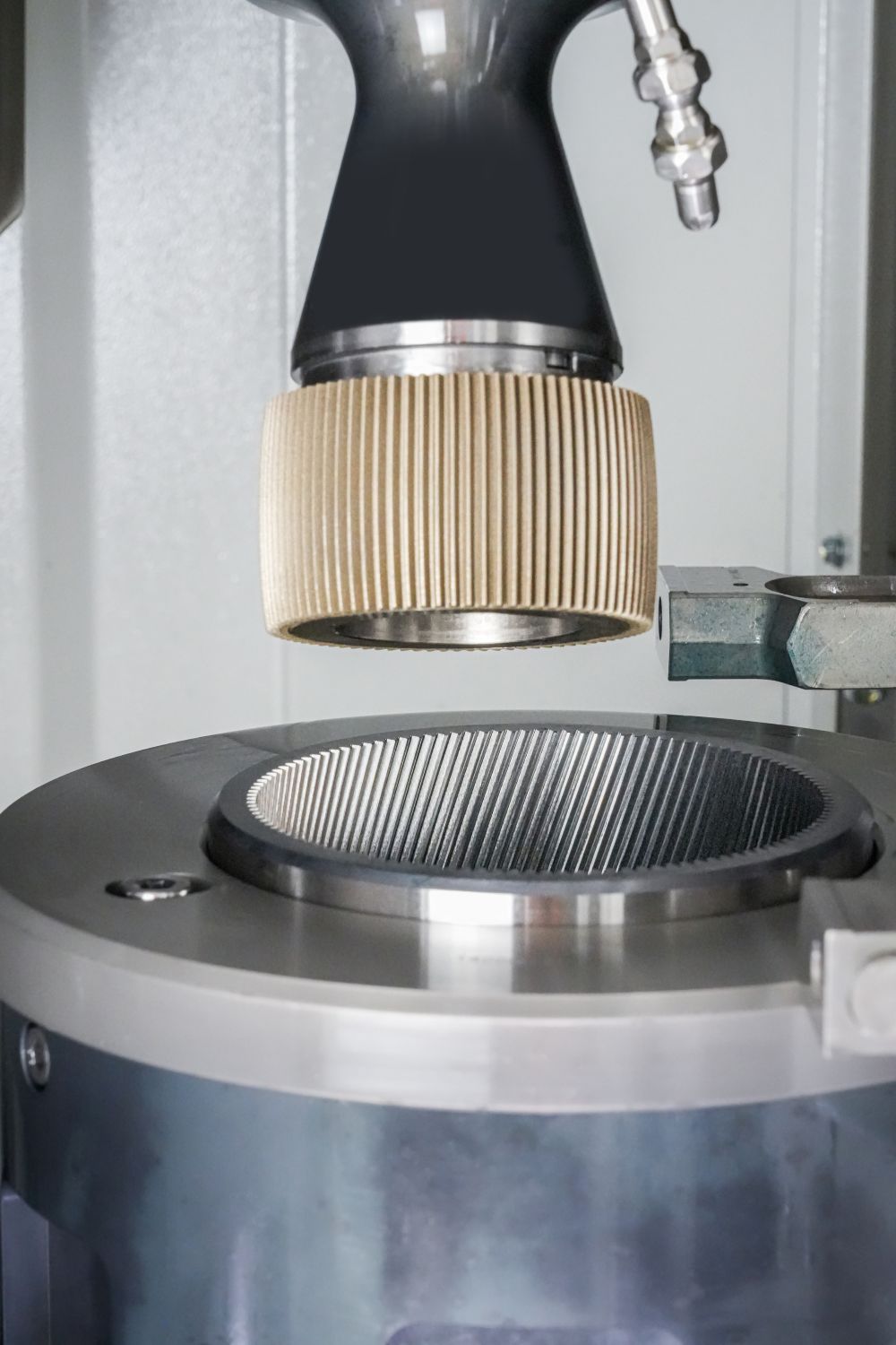 Le SkiveFinishing se base sur la même cinématique que le skiving dur.