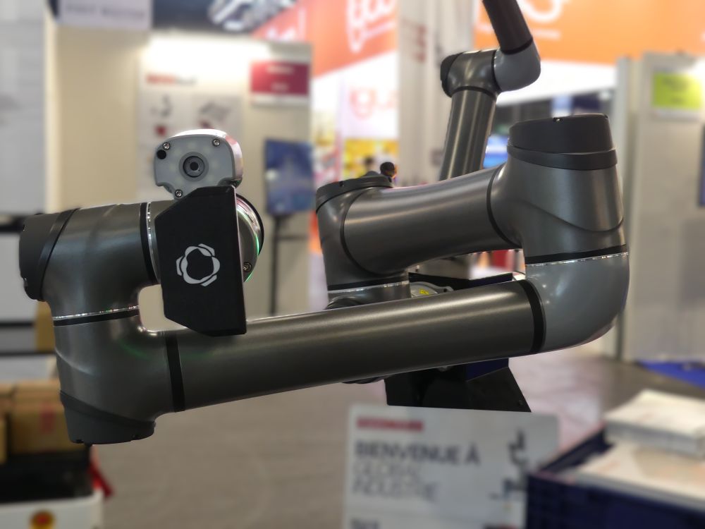 Quand un robot mobile rencontre un cobot intelligent